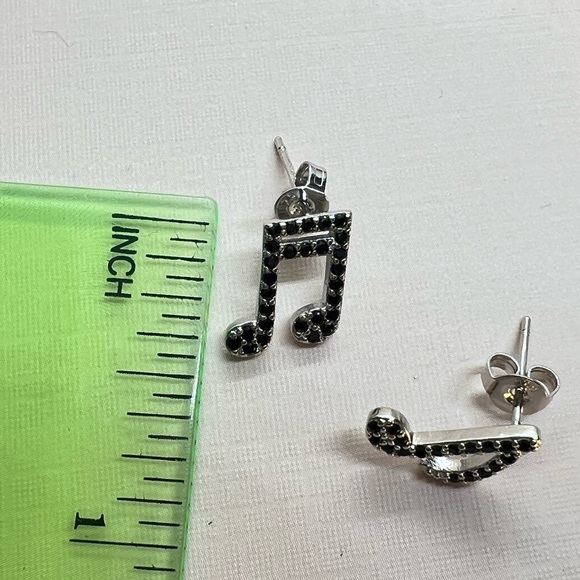 🌟 Silver Music 🎵 Notes Stud Earring - Picture 3 of 3